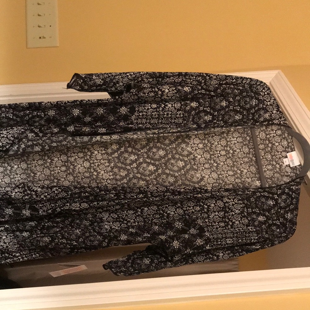 New lularoe Shirley size medium